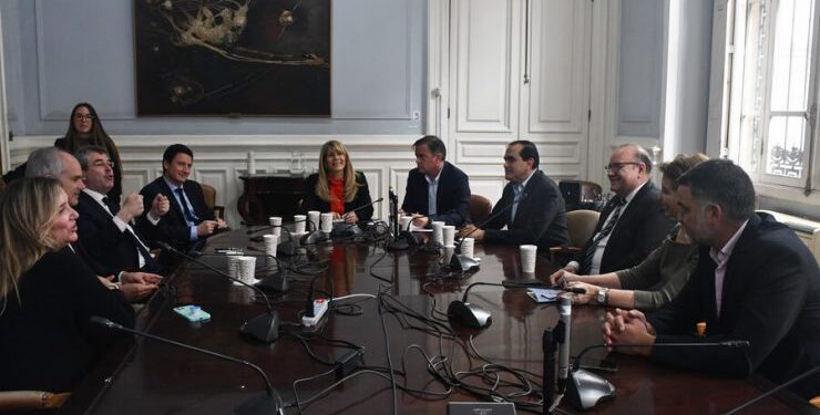 Data Influye: Desaprobación de la oposición bordea el 60% y ministro Pizarro es el mejor evaluado del gabinete