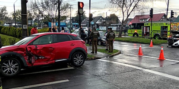 Accidente vehicular dejó dos lesionados en sector oriente de Osorno