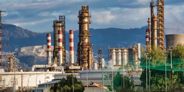 Alza del petróleo supera el 4% en el mercado internacional por conflicto entre Israel y Hamás