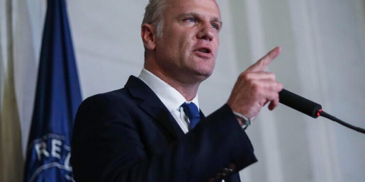 Felipe Kast anuncia que Evópoli votará “A favor” de la propuesta constitucional del Consejo