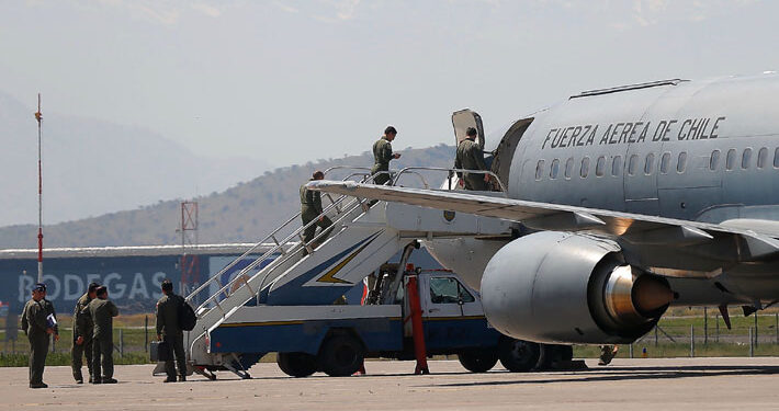 Avión humanitario: Cancillería detalla que a primer vuelo subirán 80 chilenos
