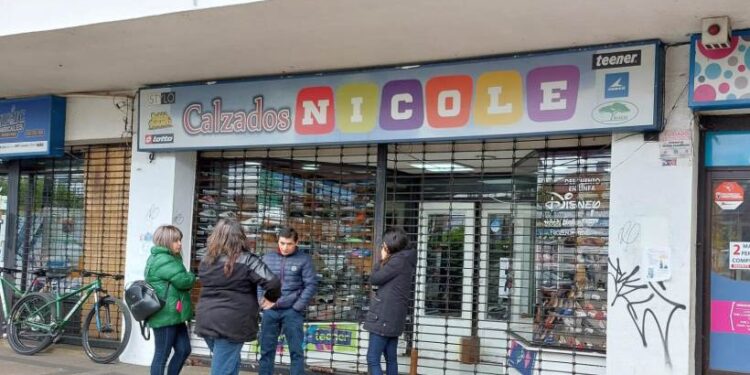 Millonario robo afectó local de calzados en calle Lynch: avalúo ascendería a 50 millones 