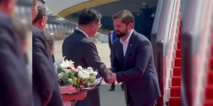 Presidente Boric arribó a China con el foco en «profundizar nuestra relación estratégica de alto nivel»