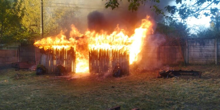 Incendio destruyó inmueble usado para bodega en Osorno