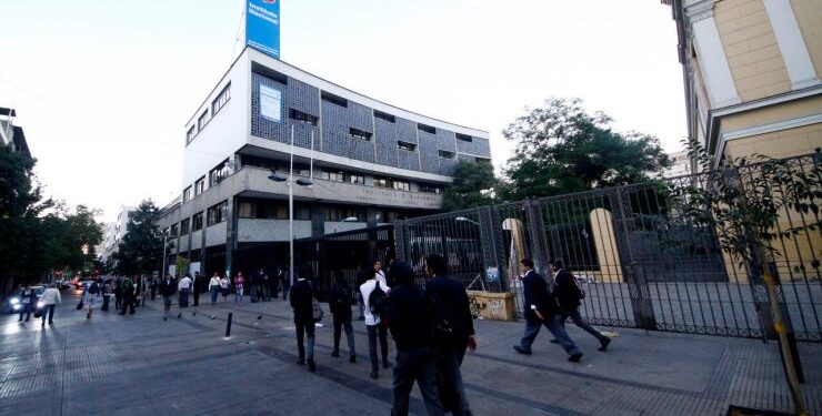 18-O: Mineduc suspendió clases de la enseñanza media en Santiago y Providencia