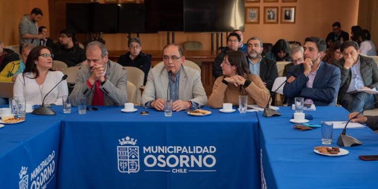 Municipio y comunidad escolar de liceo Carmela Carvajal se reunieron 