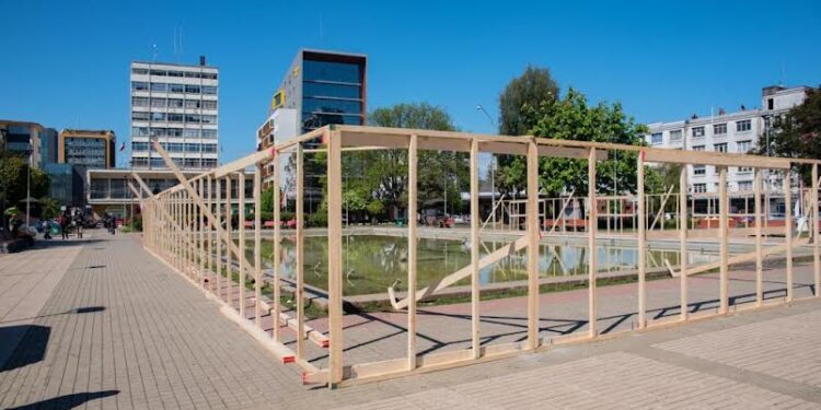 Inician obras de mejoramiento de pileta en plaza de Armas de Osorno 