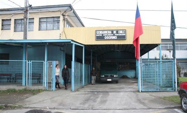 Mujer quedó detenida tras intentar ingresar teléfono a cárcel de Osorno
