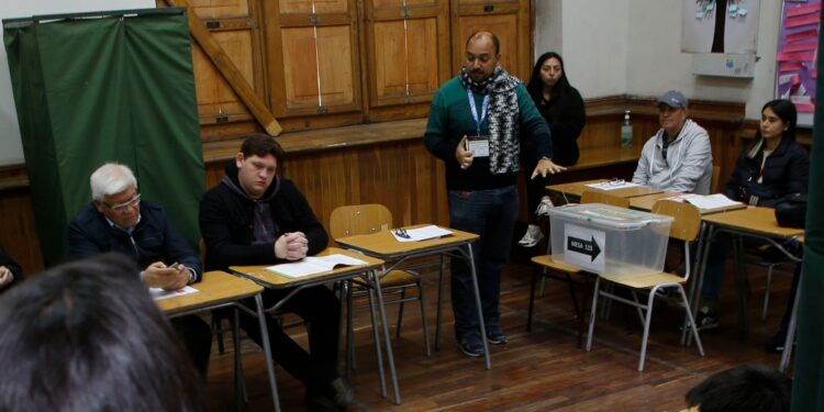 Plebiscito constitucional: Revisa si eres vocal de mesa y dónde te toca votar