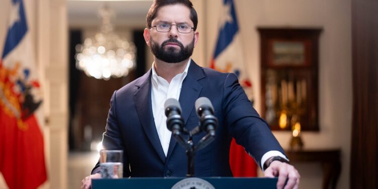 Boric prometió expulsión de 2.000 extranjeros durante el próximo año