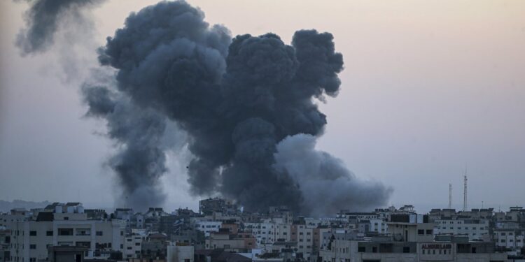 Hamás anunció muerte de más de 60 rehenes por bombardeos israelíes
