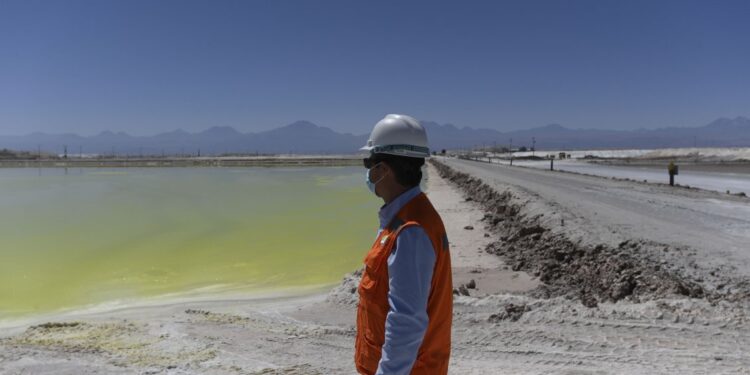 Gobierno destinará cerca de 7 millones de dólares a investigar litio y salares