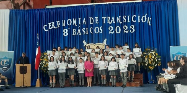 149 alumnos de 8vo. culminaron su enseñanza básica en el Liceo Carmela Carvajal de Prat de Osorno