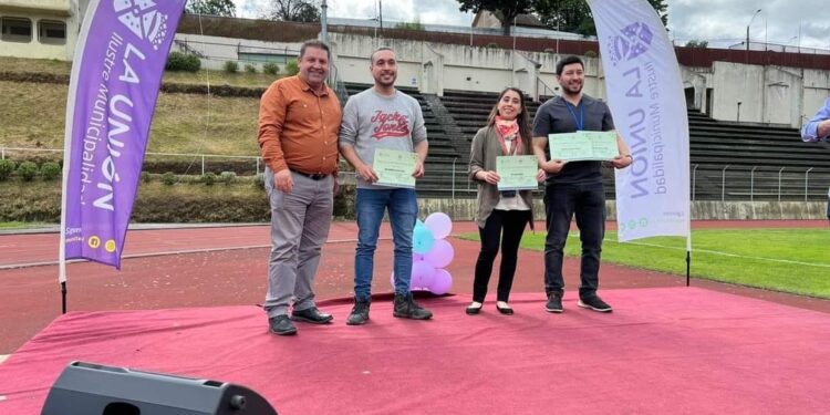 Santo Tomás Osorno recibió reconocimiento de la Municipalidad de La Unión por su aporte en el área de salud