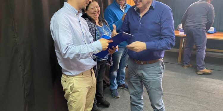 Entregan fondos concursables a organizaciones de San Juan de la Costa