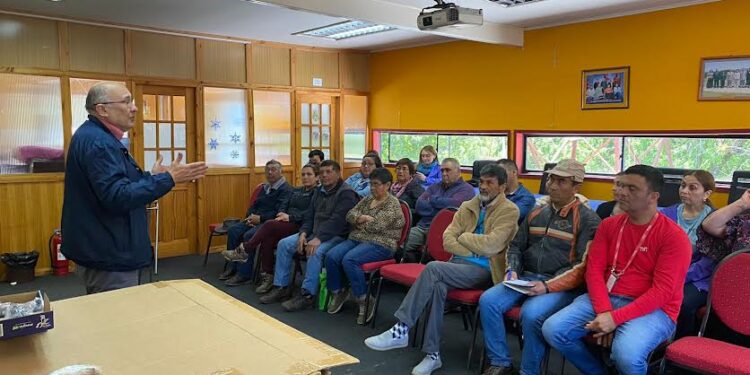 864 familias en San Juan de la Costa recibieron kits de televisión satelital