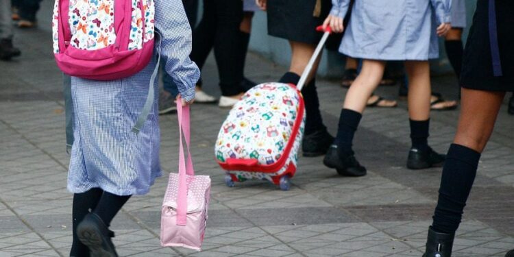 Gobierno adelantará para junio vacaciones de invierno 2024 por aumento de virus respiratorios