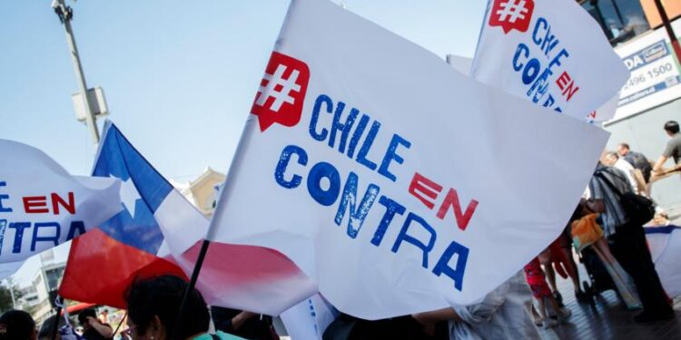 «En Contra» se impone en el Plebiscito: ¿Qué es lo que viene ahora?