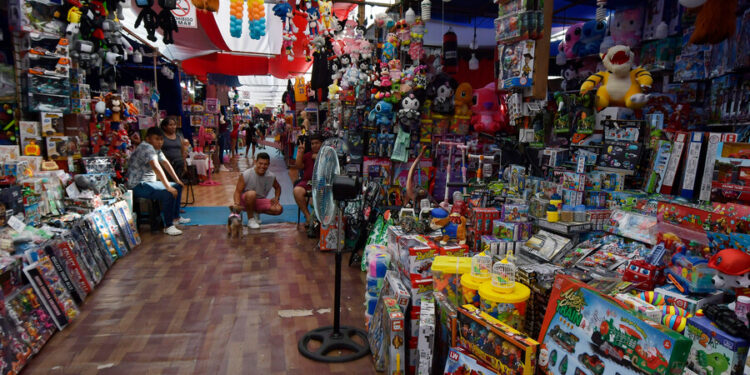 Plebiscito: Tramitan proyecto para que el comercio pueda funcionar de manera normal este domingo