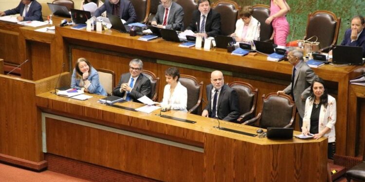 Cámara de Diputados aprueba reajuste salarial de 4,3% para el sector público