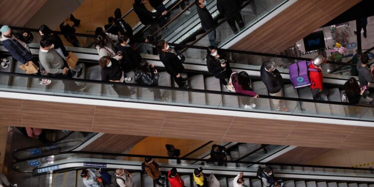 Senado rechaza apertura de malls, strip center y galerías comerciales el 17 de diciembre