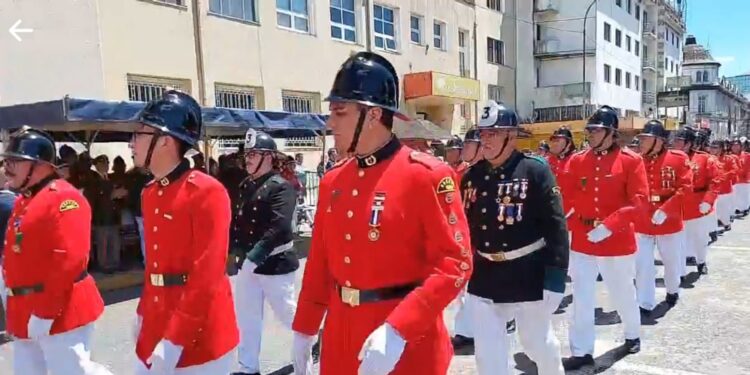 Bomberos de Osorno conmemoró 158 años con desfile en plaza de Armas