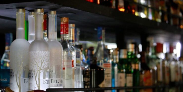 Consumo de alcohol en Chile llegó a su nivel más bajo en casi 30 años, según estudio del Senda