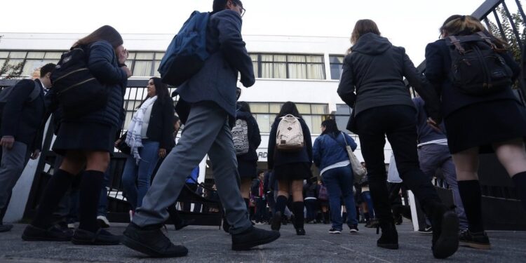 PISA: Chile redujo brecha en Matemáticas, pero en Lectura y Ciencias está estancada