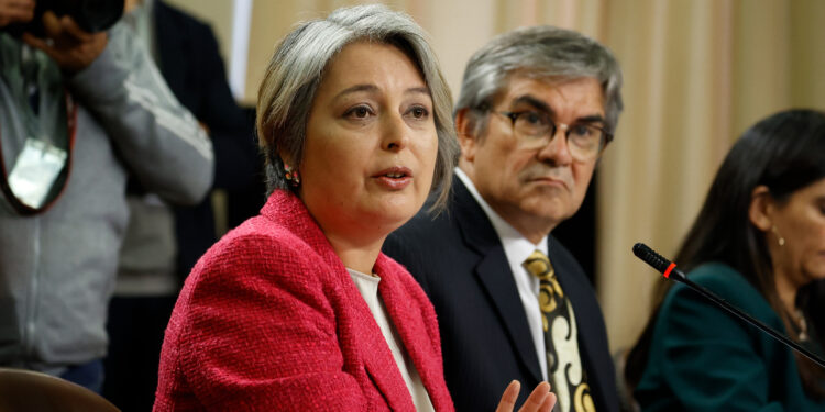 Reajuste y beneficios para el sector público costarán casi 2.000 millones de dólares