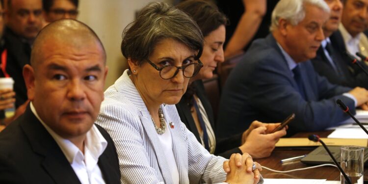 Fallo GES: Comisión discute adelanto al reajuste de planes de las isapres