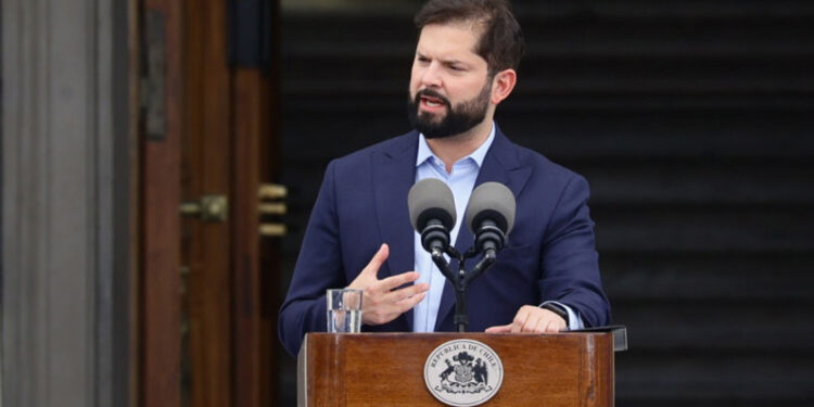 Cadem: Presidente Boric cierra el 2023 con un 31% de aprobación