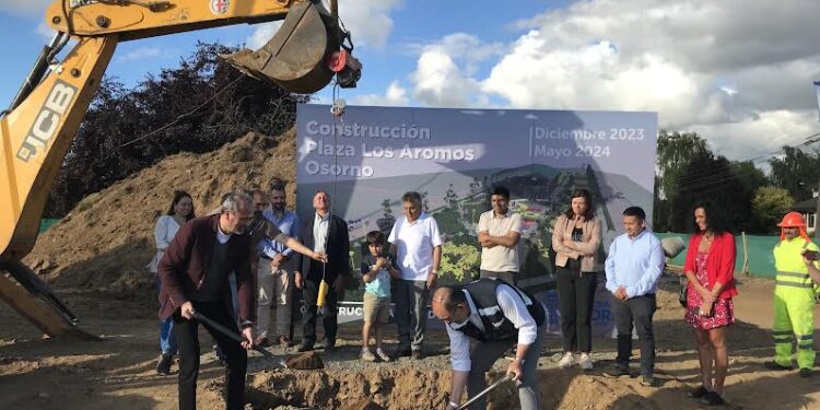 Osorno: Colocan primera piedra de futura plaza “Los Aromos” en sector oriente