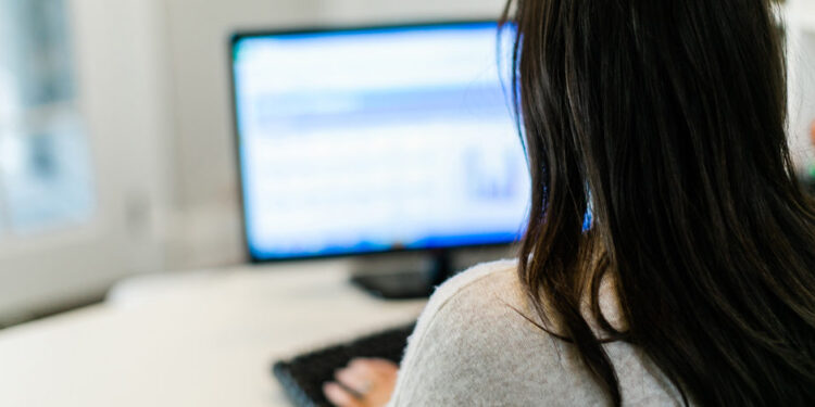 Senado aprobó proyecto para prorrogar el teletrabajo en reparticiones públicas
