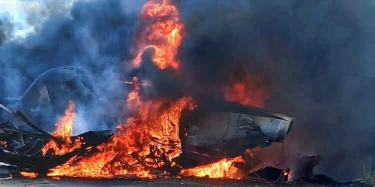 Avioneta de Conaf capotó sobre camión en ruta 5 Sur en Talca: Confirman muerte del piloto
