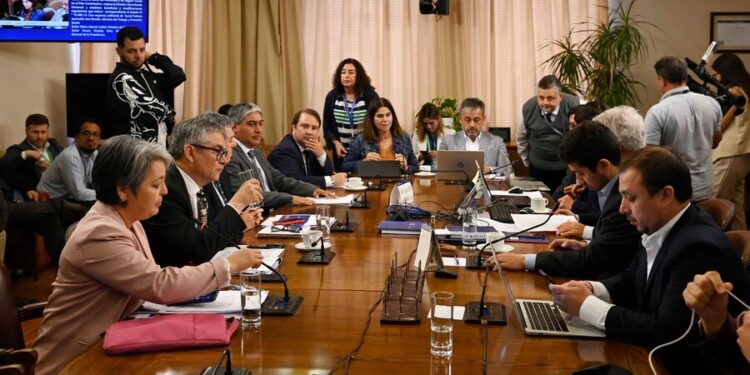 Comisión de Trabajo vota hoy hasta total despacho la reforma previsional