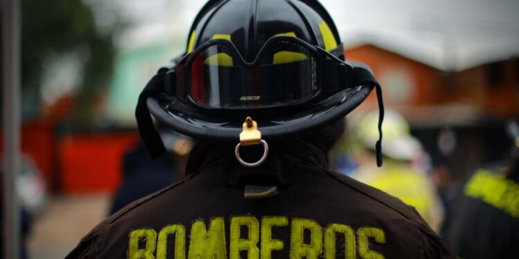 Incendio dejó dos viviendas y un quincho destruidos en Osorno: hay nueve damnificados