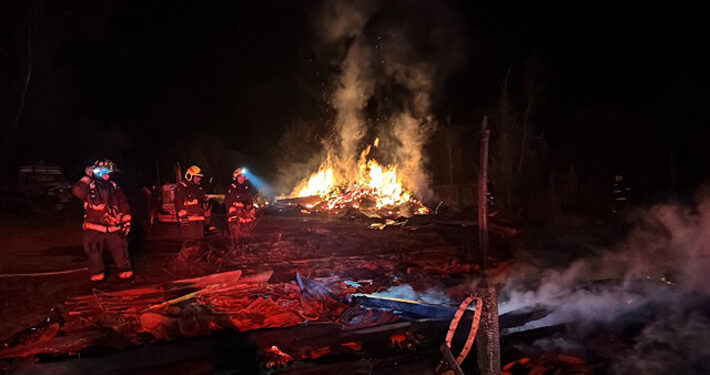Nuevo atentado incendiario en La Araucanía: Queman casa al interior de fundo de Victoria