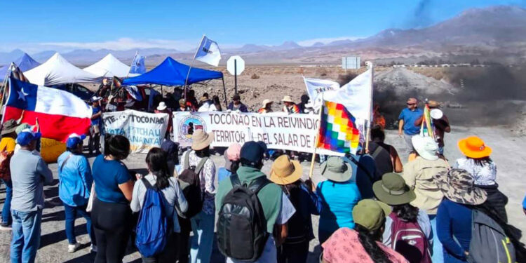 Cae acuerdo con ministra de Minería y comunidades indígenas siguen bloqueo del Salar de Atacama