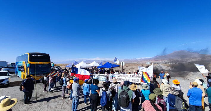 Comunidades deponen bloqueo al Salar de Atacama pero insisten en reunirse con Boric