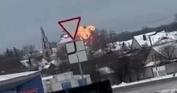 Avión militar ruso con 65 prisioneros ucranianos a bordo se estrella en Belgorod