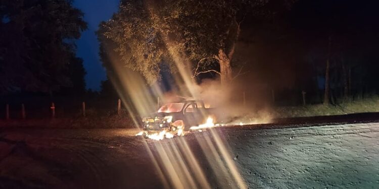 Ataque incendiario dejó maquinaria forestal destruida en Río Negro