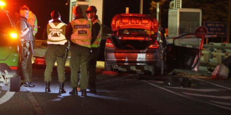 Mujer falleció tras impacto de vehículo contra contención de peaje en Purranque