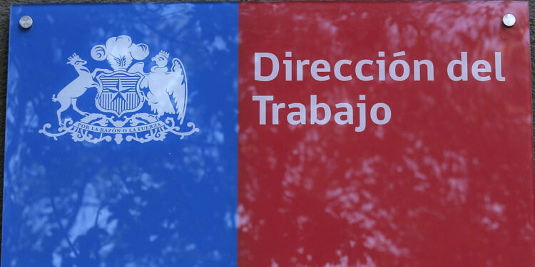 Dirección del Trabajo multó a 17 empresas por no respetar feriado del 1 de enero