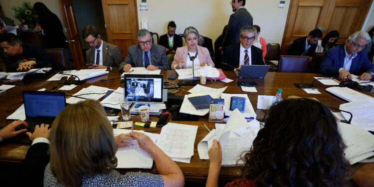Comisión de Hacienda continúa discusión de la reforma previsional hasta total despacho