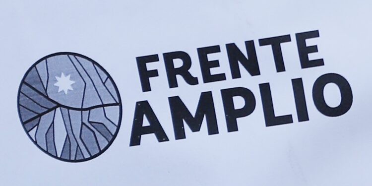 Partidos anuncian plebiscito para definir fusión del Frente Amplio