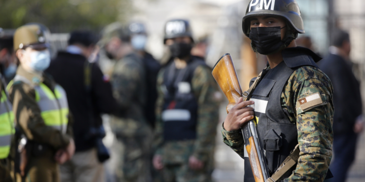 Diputados socialistas proponen crear una «policía militar» en Chile