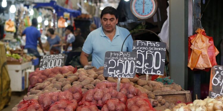 Inflación sorprende favorablemente: IPC de diciembre cayó 0,5%