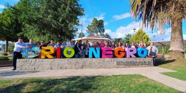 Río Negro inaugura oficina de informaciones turísticas y nuevas letras corpóreas