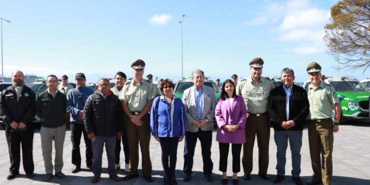 Gobierno entrega 19 nuevos vehículos a Carabineros en la región: 2 son para Osorno