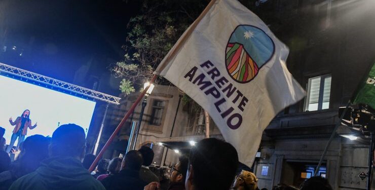 Partidos de Gobierno lanzan campaña por plebiscito para decidir unificación del Frente Amplio